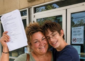 Posvojila sam tinejdžera kojeg je prije mene vratilo deset obitelji, a dva tjedna kasnije priznao mi je zašto ih je namjerno tjerao od sebe — no ono što smo pronašli u njegovu starom dosjeu promijenilo je sve - featured image