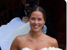 ANA IVANOVIĆ SE UDALA ,POGELDAJTE KAKAV JE SKANDAL ŠVAJNI NAPRAVIO KAD JE VIDIO KO JE U PITANJU: A i vi ćete ostat u šoku!!! Švani mu nije ni do koljena!!!!Ana je ubola jakpot (FOTO) - featured image