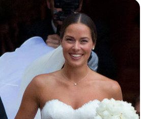 ANA IVANOVIĆ SE UDALA ,POGELDAJTE KAKAV JE SKANDAL ŠVAJNI NAPRAVIO KAD JE VIDIO KO JE U PITANJU: A i vi ćete ostat u šoku!!! Švani mu nije ni do koljena!!!!Ana je ubola jakpot (FOTO) - featured image