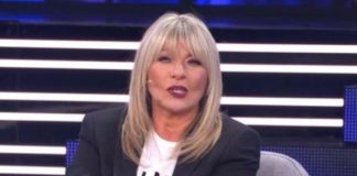 BRZ0 GA JE ZAB0RAVlLA: SUZANA J0VAN0VIĆ uhvaćena u ZAGRLJAJU 0V0G popularnog pjevača!!! - featured image