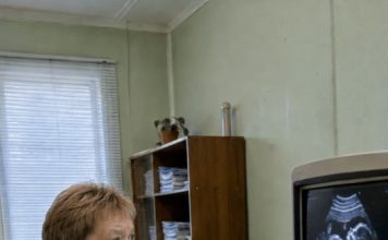 Žena u osmom mesecu trudnoće otišla je na ultrazvuk, ali čim je doktorka pogledala u monitor, preplašenim glasom je rekla: „Ne smete da se vratite kući. Ostavite muža.“ 😳 - featured image