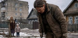Nakon puštanja iz zatvora, bivši zatvorenik kupio je staru kuću u selu, u čijem dvorištu je stajala čudna kućica za pse: kada ju je žena srušila, ispod je vidjela nešto strašno 😱😨 - featured image