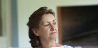 10 kućnih navika koje čine da žena izgleda staro i zapušteno: Dodaju joj godine u trenu - featured image