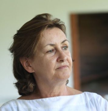 10 kućnih navika koje čine da žena izgleda staro i zapušteno: Dodaju joj godine u trenu 10 kućnih navika koje čine da žena izgleda staro i zapušteno: Dodaju joj godine u trenu - featured image